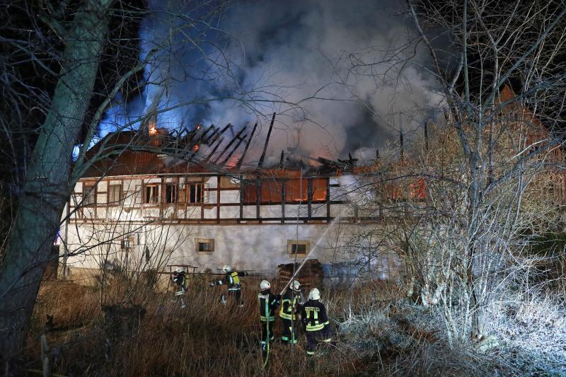 Fachwerkhaus steht in Flammen