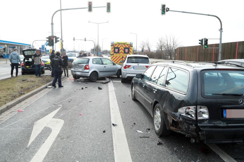Unfall mit 4 Fahrzeugen auf der Washingtonstraße