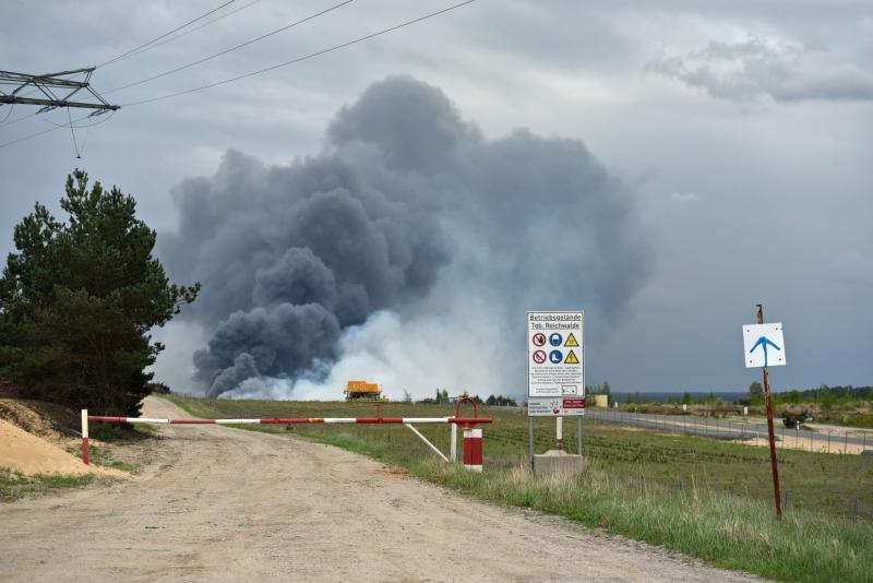 Riesige Rauchsäule: Großbrand im Tagebau