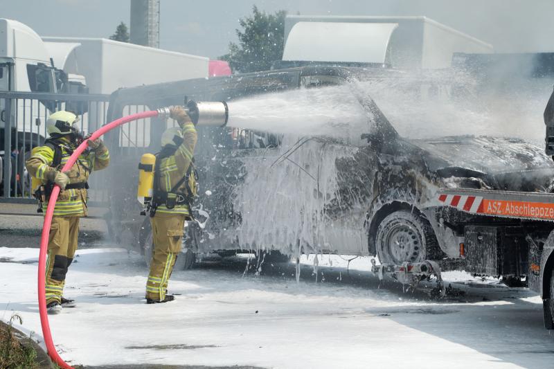 Bundeswehrfahrzeuge brennen zwei Mal