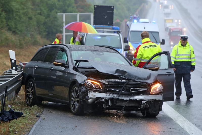 Mehrere Regenunfälle auf der Autobahn: 2 Verletzte