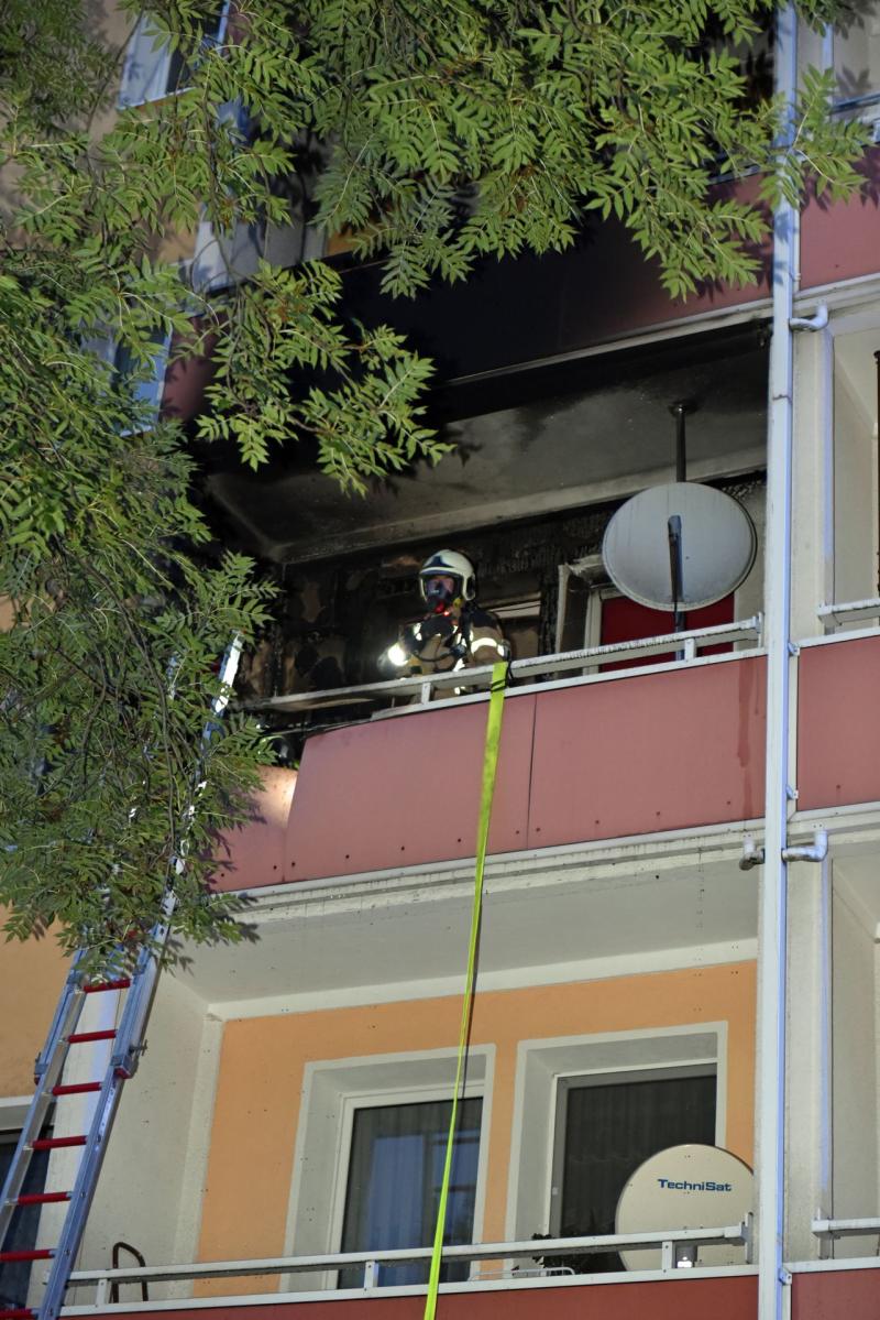 Balkon brennt in Wohnblock