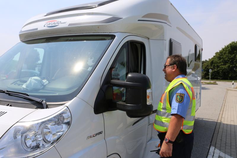 Verkehrspolizei überprüft Wohnmobile und Caravan-Gespanne