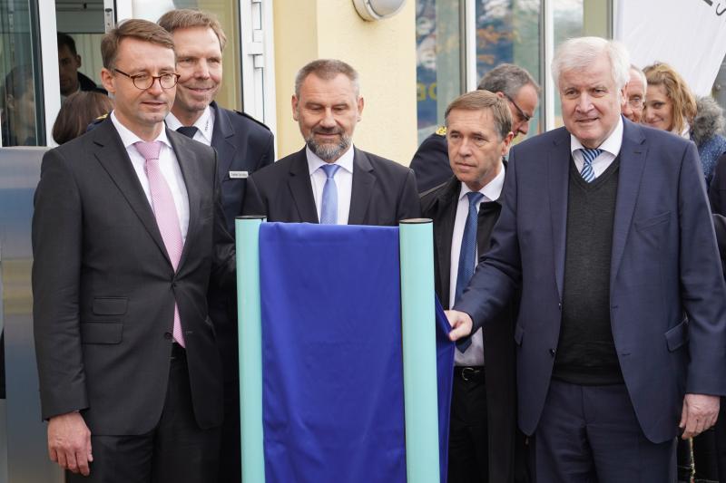 Horst Seehofer eröffnete Fahndungs und Kompetenzzentrum der Polizei