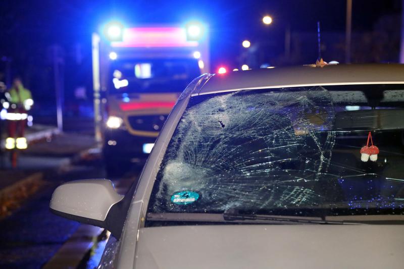 PKW erfasste Fußgänger auf der Lommatzscher Straße  1 Toter