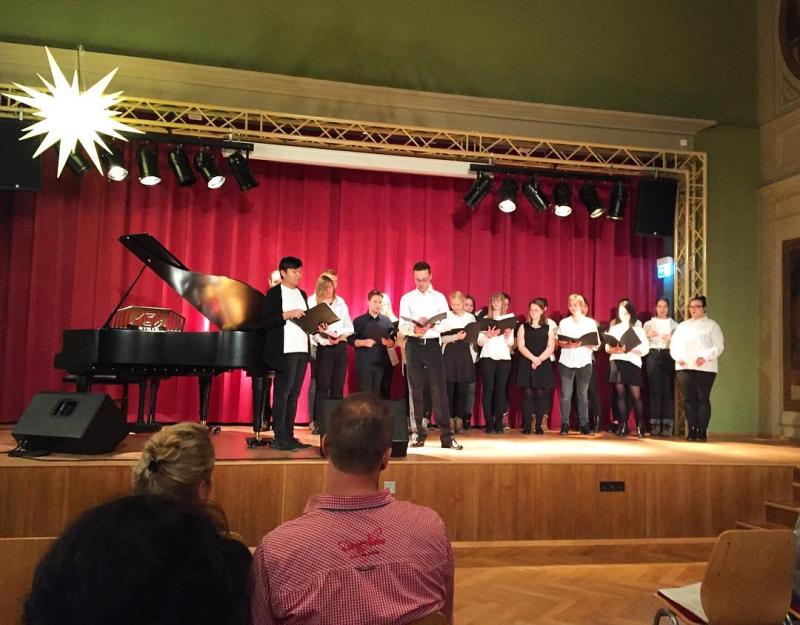 Adventskonzert: Schulchor singt in der Weihnachtszeit