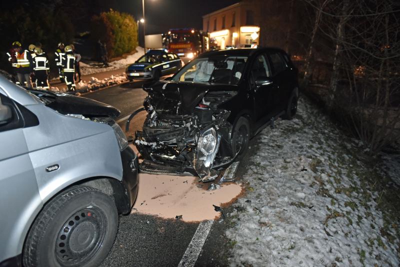 Suzuki kracht in Gegenverkehr: Zwei Schwerverletzte 