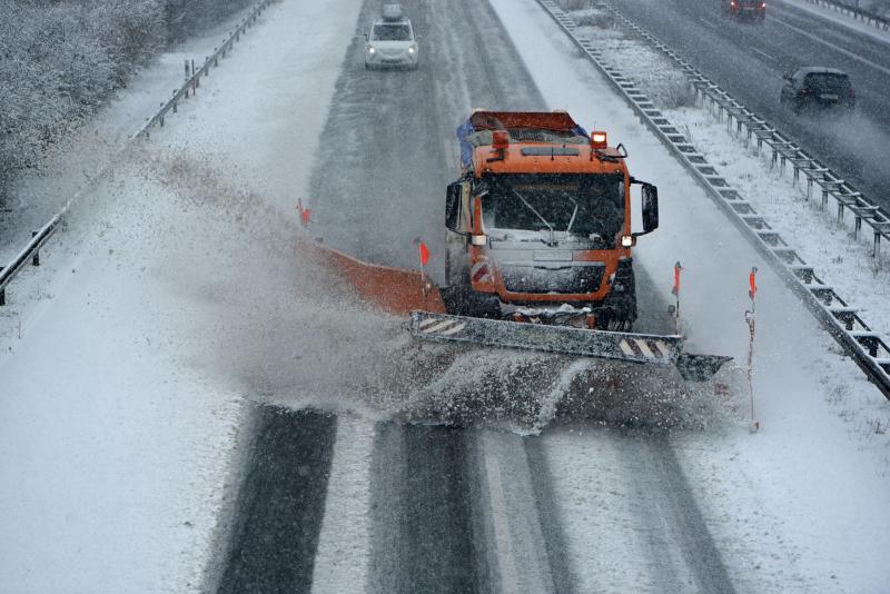Schnee sorgt für Verkehrsbehinderungen
