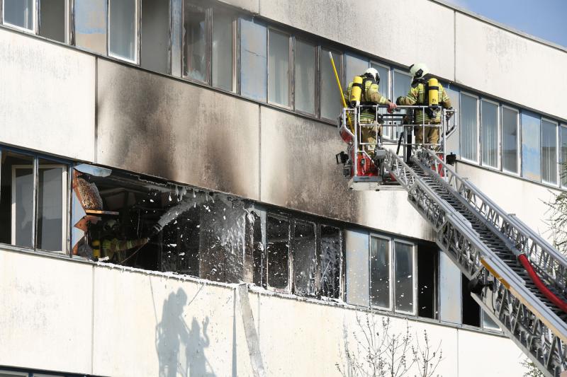 Feuer in leerstehendem Bürogebäude