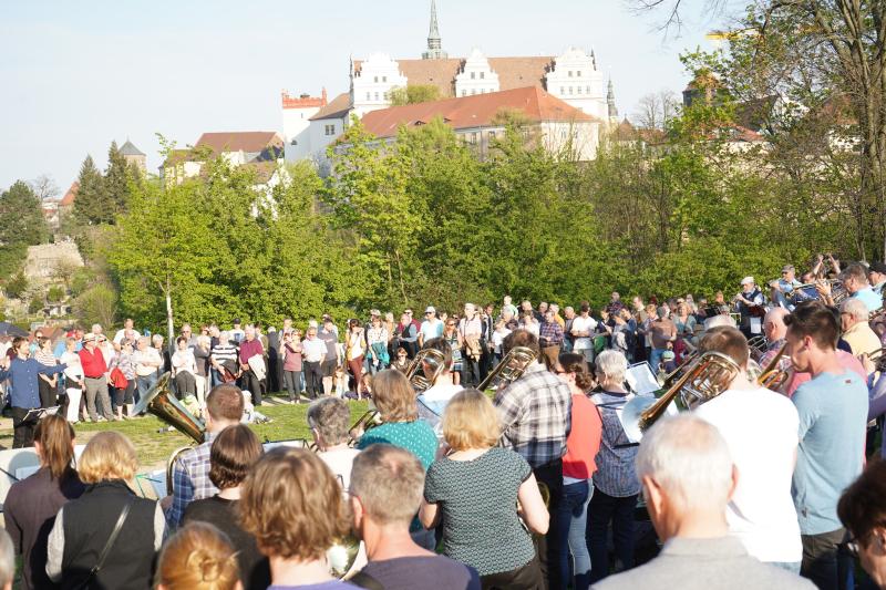 Hunderte Besucher beim Osterblasen am Protschenberg