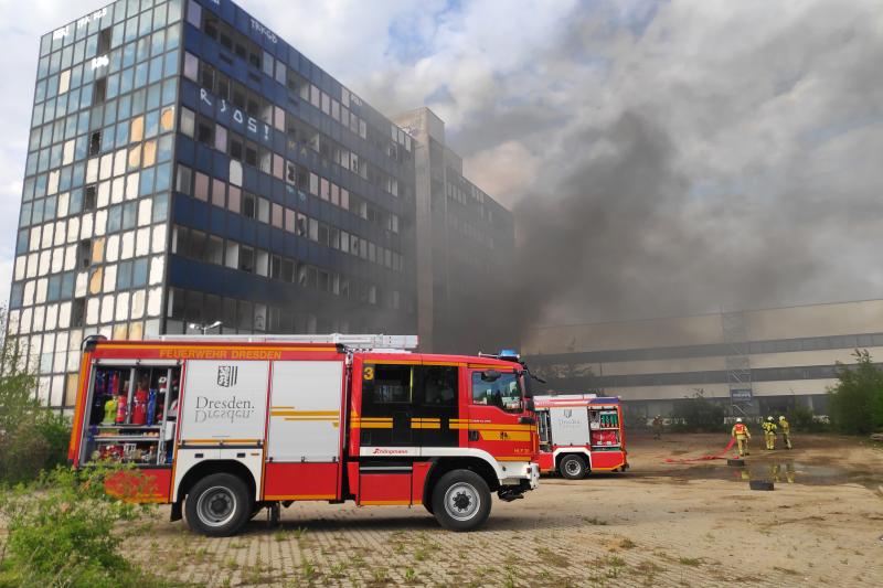 Brand in leerstehendes Bürogebäude