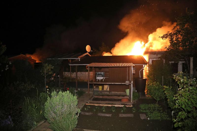 7 Gartenlauben brannten in Cotta