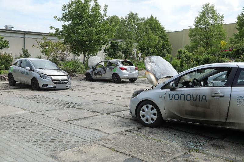 Fahrzeuge von Vonovia in Brand gesetzt