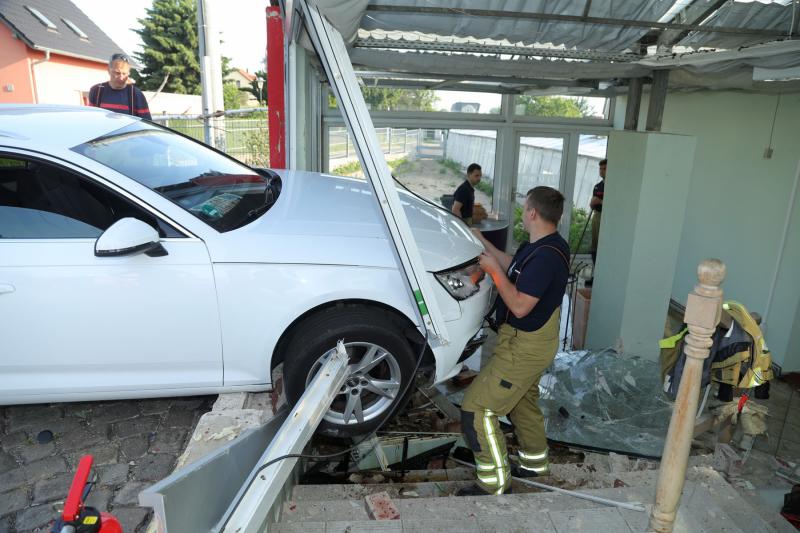 PKW-Fahrer fuhr berauscht in Gärtnerei  1 Schwerverletzter