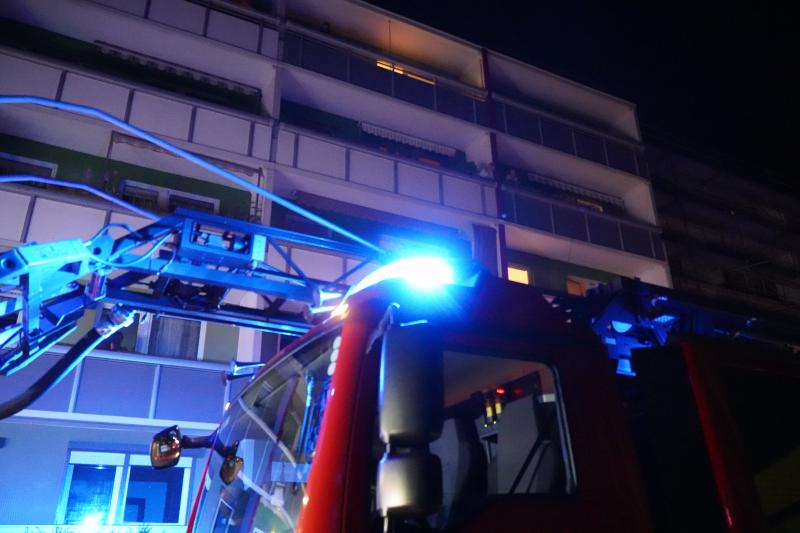 Feuerwehr rückt zu Rauchentwicklung auf Balkon aus