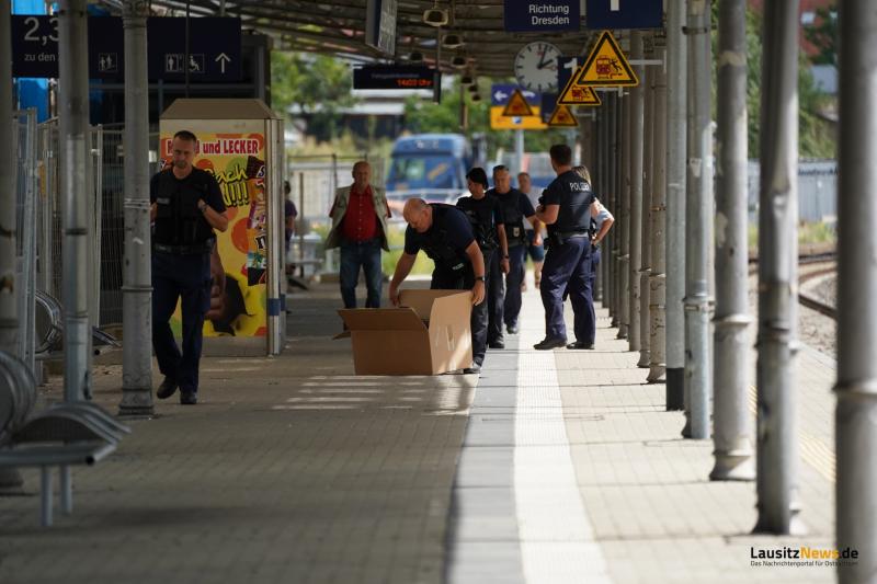 Bombenentschärfer beim Bahnhof Bautzen im Einsatz
