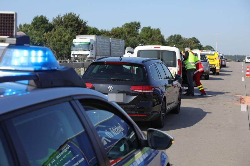 4 Fahrzeuge kollidierten auf der Autobahn - 3 Verletzte