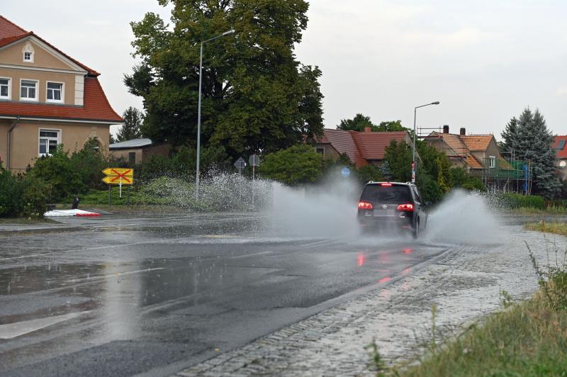 Starke Regenfälle sorgen für Behinderungen im Straßenverkehr