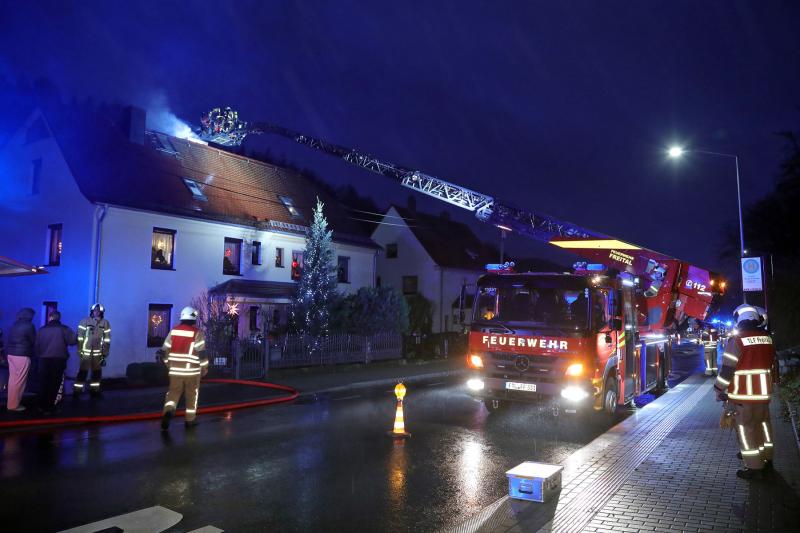 Feuerwehr rückt zu Schornsteinbrand aus