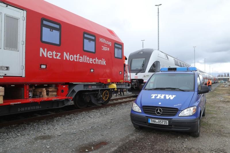 Letzte Tests für die neuen Züge für den Ostseeverkehr - Deutsche Bahn und THW trainieren Fahrzeugbergung