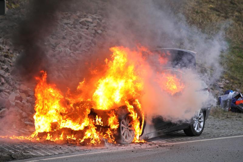 BMW ging während der Fahrt in Flammen auf