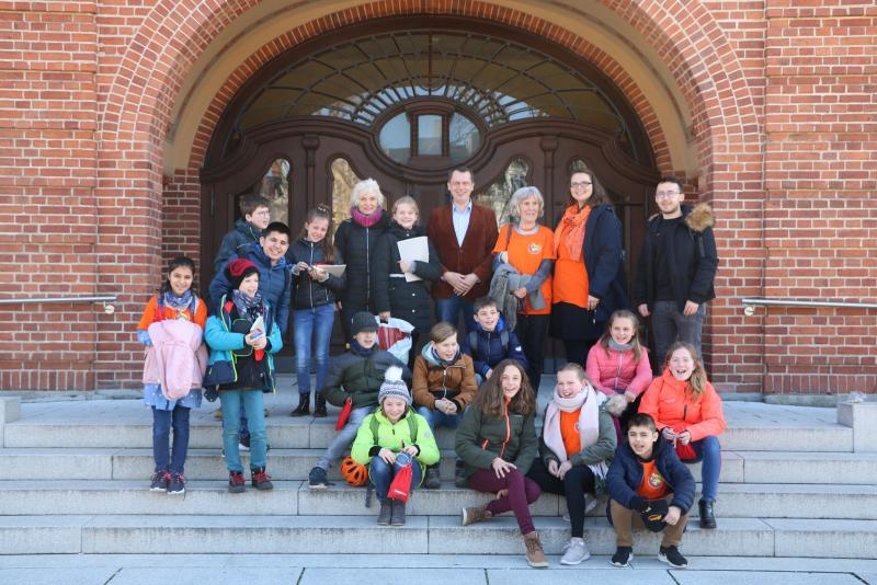 Kinderparlament der Nevoigt-Grundschule besucht Oberbürgermeister