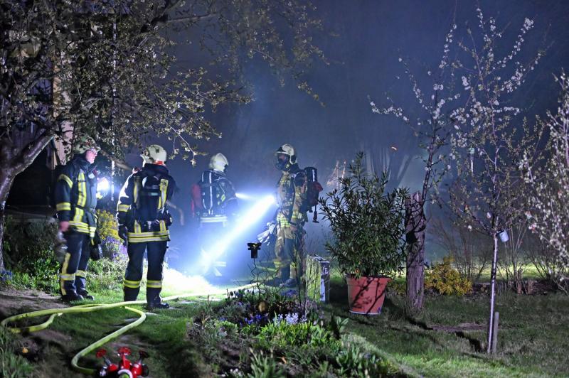 Brand in Kleingartenanlage: Feuerwehr muss anrücken