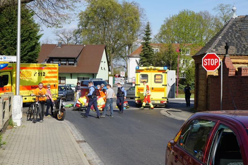 Zwei Schwerverletzte: Motorrad prallt gegen PKW