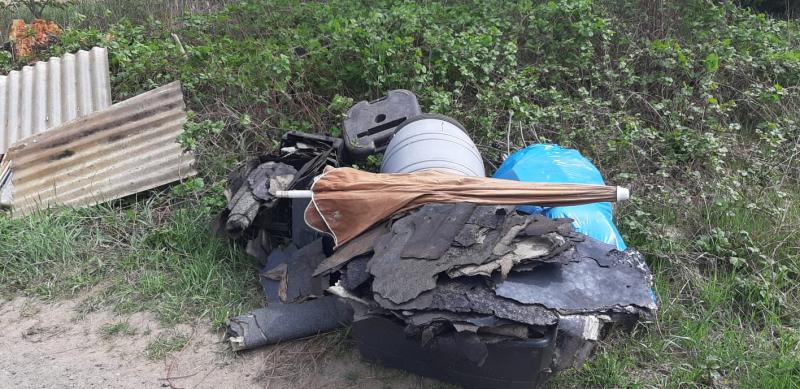 Illegal Müll entsorgt - Polizei sucht Zeugen