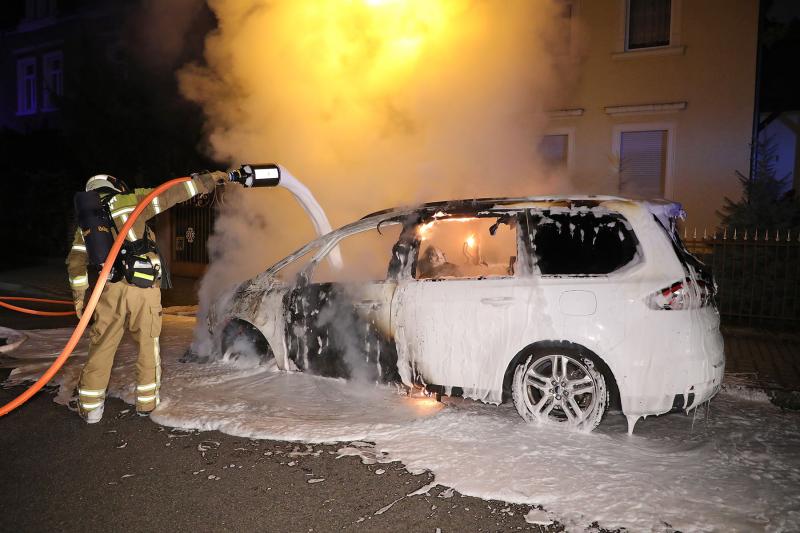 Brandstifter unterwegs! - Drei Autos brennen in einer Nacht