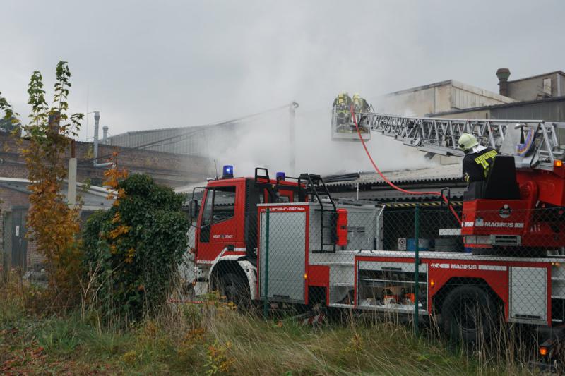 Großbrand in Lackfabrik