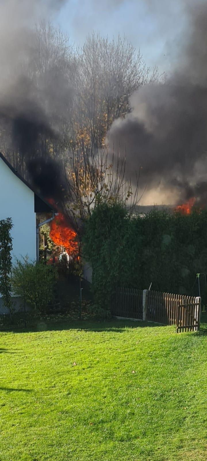 Garagenbrand in Ebersbach-Neugersdorf – eine Person verletzt