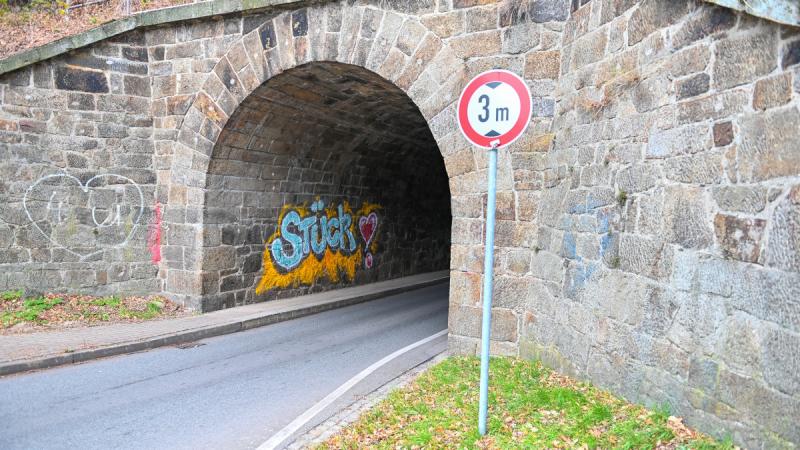 Acht Quadratmeter Graffiti in Löbauer Bahntunnel