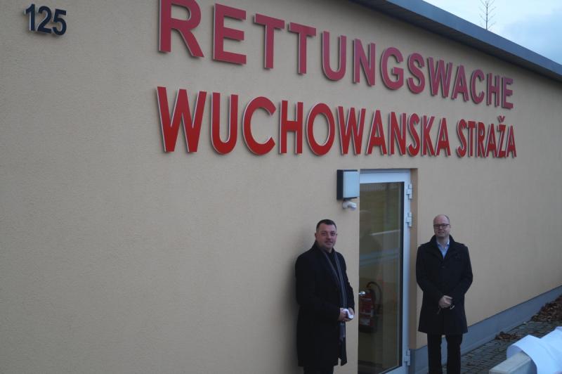 Rettungswache Bautzen-Stiebitz jetzt mit deutsch-sorbischer Beschriftung