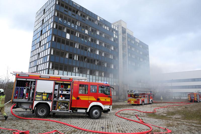 Brand in leerstehendem Bürogebäude