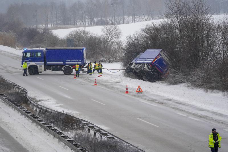 Aus Helfern wurden Opfer: THW-Fahrzeug verunfallt auf glatter Autobahn