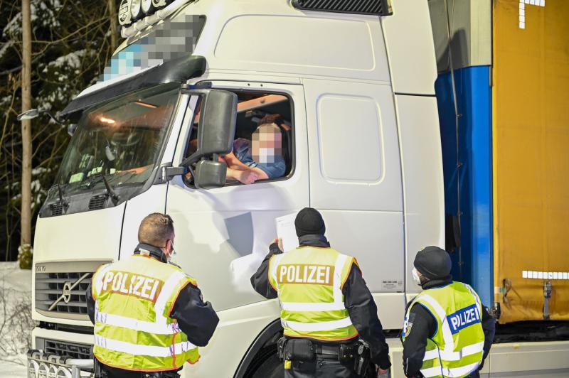 Grenzschließung zu Tschechien: Bundespolizei kontrolliert Einreise