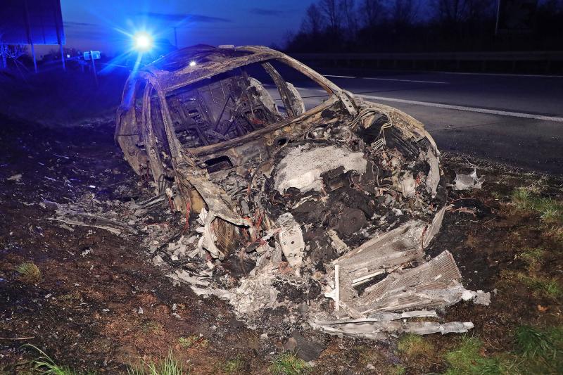 PKW brannte auf der Autobahn - mutmaßliches Fluchtfahrzeug nach Bankraub