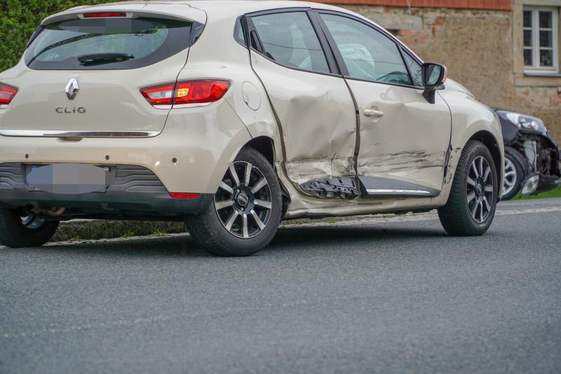Vorfahrtsfehler führt zu Verkehrsunfall: Eine Person verletzt