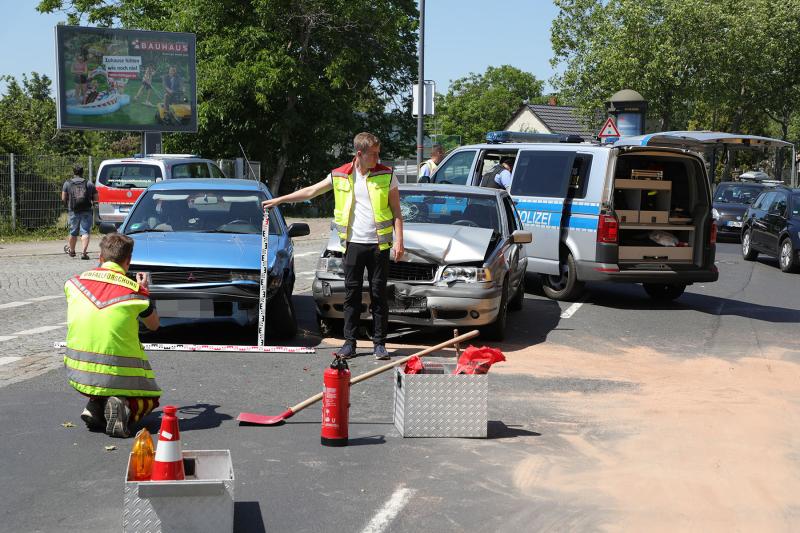 2 PKW kollidierten auf der Hansastraße - 3 Verletzte