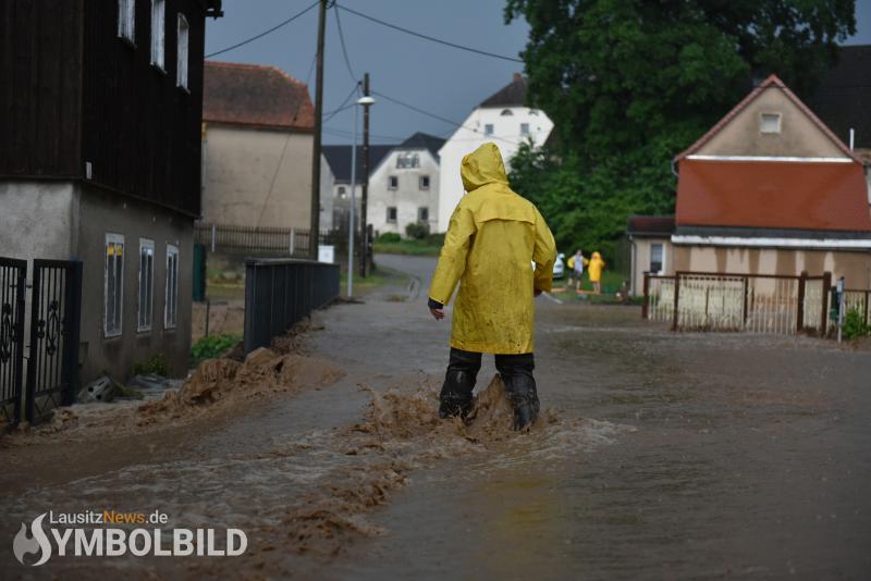 Hochwasserkatastrophe: Landrat bietet Hilfe an