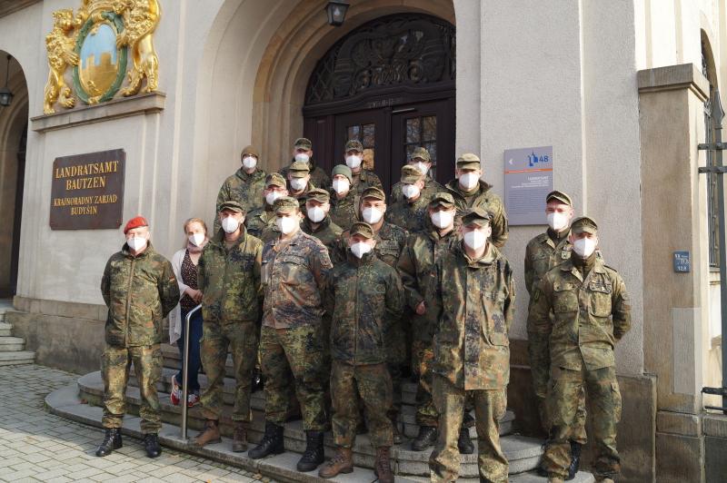 Corona-News: Bundeswehrsoldaten eingetroffen, Vorgehensweise des Gesundheitsamtes in Schulen