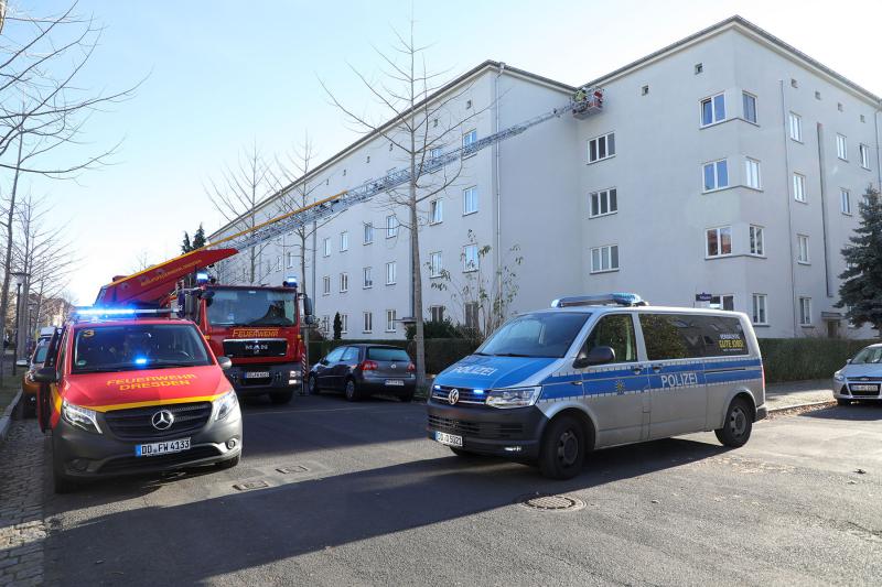 Schwelbrand in altem Schornsteinschacht - Mehrfamilienhaus geräumt