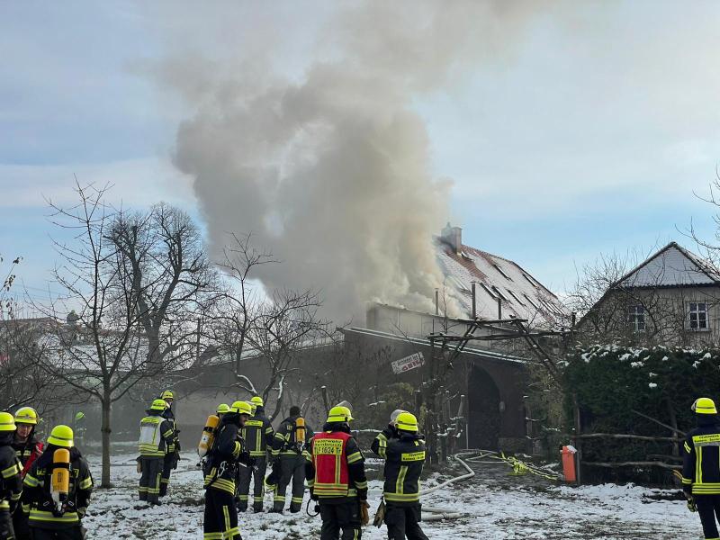 Heißer Einsatz: Feuerwehr rückt zu Brand in Pärchenclub aus