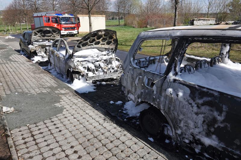 Drei PKW brannten in Niederschöna