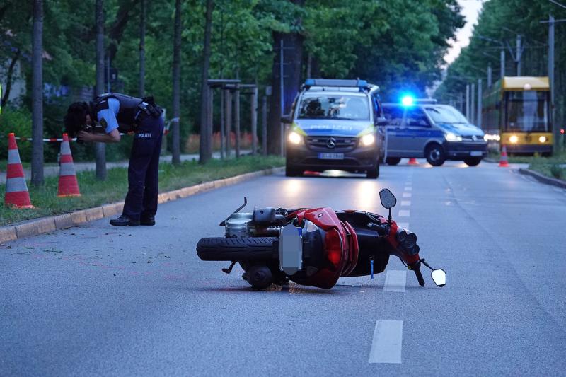Motorrollerfahrer stürzte mit seinem Fahrzeug