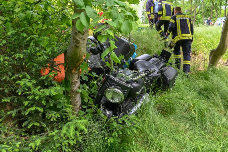 Männertagsausflug endet mit Unfall: Harley-Fahrer schwer verletzt