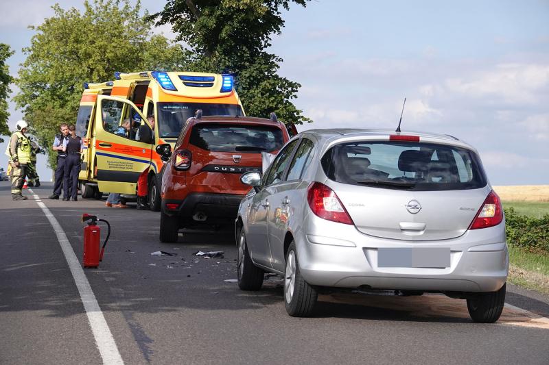 Drei Fahrzeuge kollidierten auf der Bundesstraße - 2 Verletzte