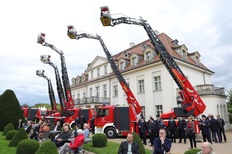 Übergabe fünf neuer Drehleitern an sächsische Feuerwehren