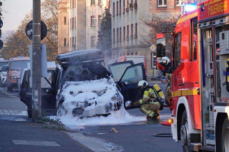 Zwei PKW und ein Motorrad brannten an der Erfurter Straße